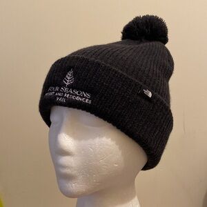 The North Face Black Knit Beanie with Pom-Pom. New . Unisex model